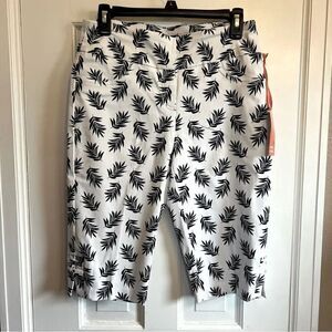 Hearts of Palm Capri Shorts